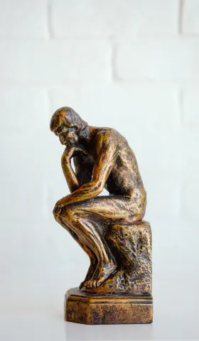 审辩式思维应用框架：从深度剖析到建构性吸收与力行