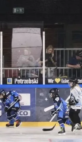 在打冰球的第三年，小朋友又说不去了