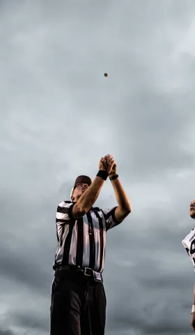 【解讀美股情緒】相信自己的直覺，頑固的人不喊累 - 20251217