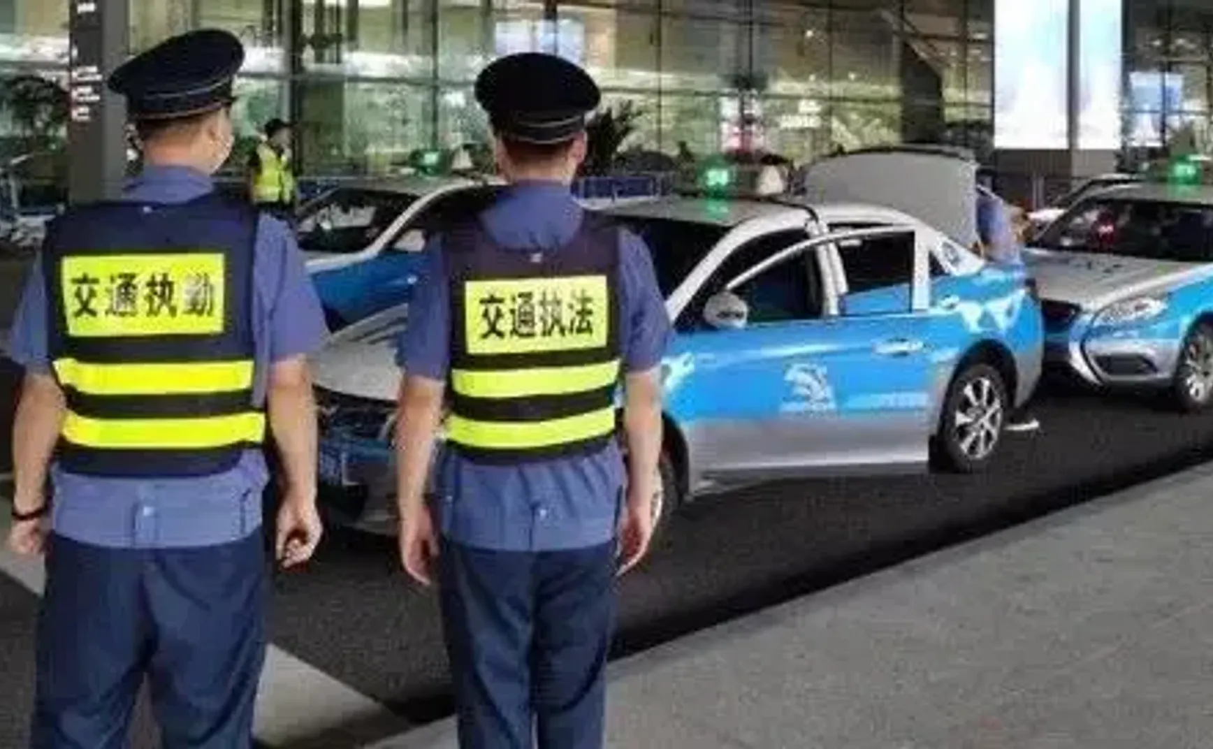 我一直以为上海浦东是市场经济呢……