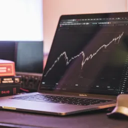 财经黑话解码：股票分析的工程学原理