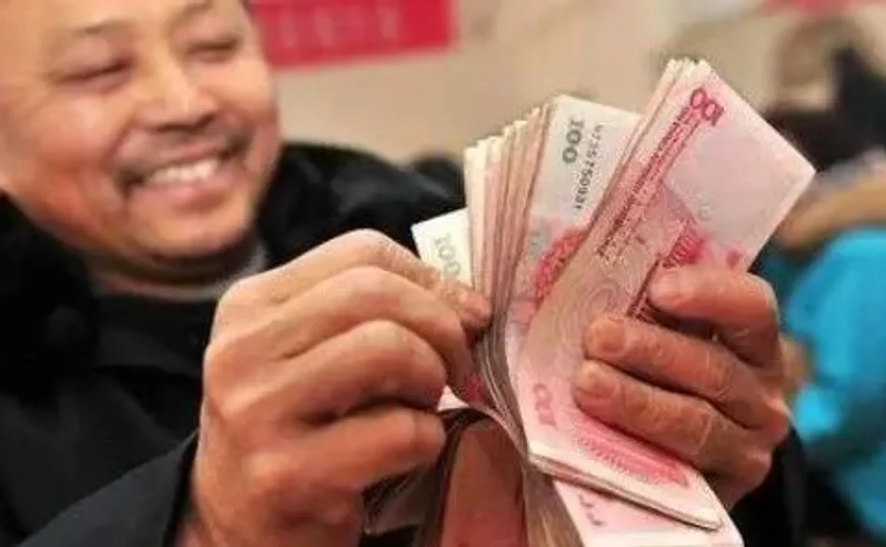 这一回，老乡们没有嫉妒先发财的他
