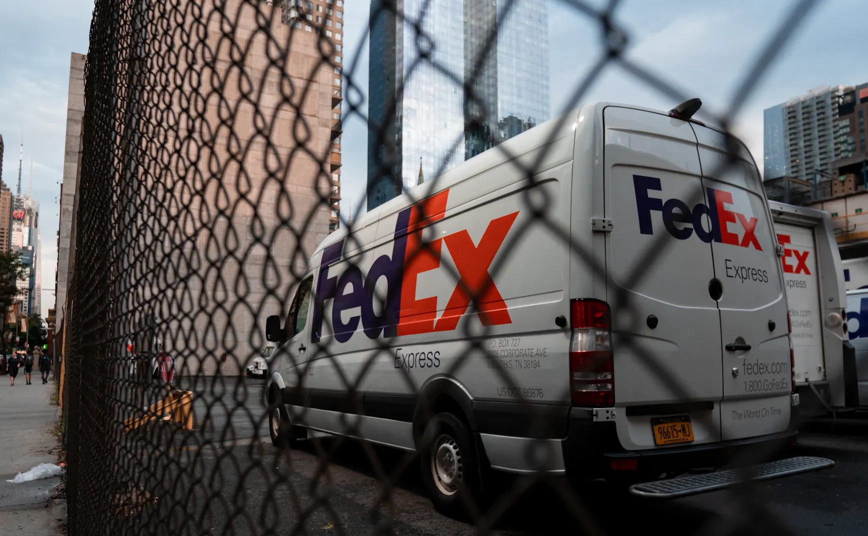 美国全国性快递与物流产业竞争格局、准入壁垒及法律演变的深度研究报告