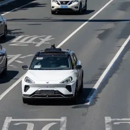 我们要以什么姿势进入无人出租车时代？