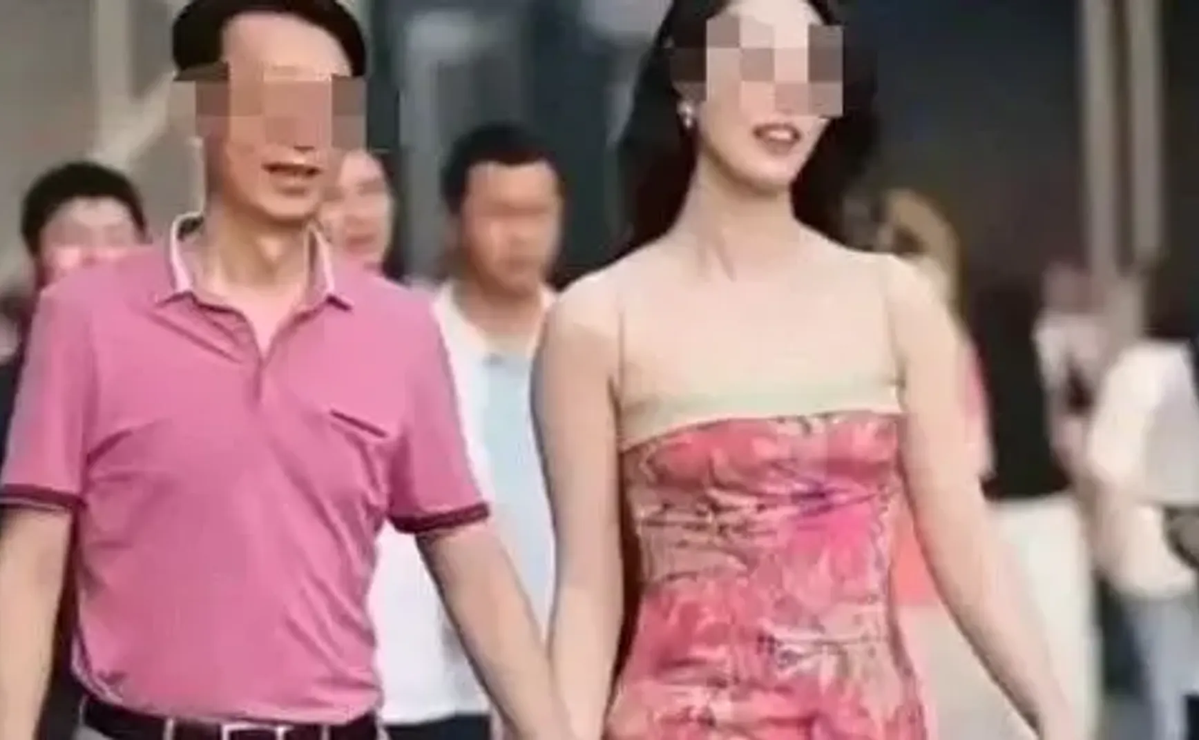 对舆论漩涡里的公职人员，一定要赶尽杀绝吗？