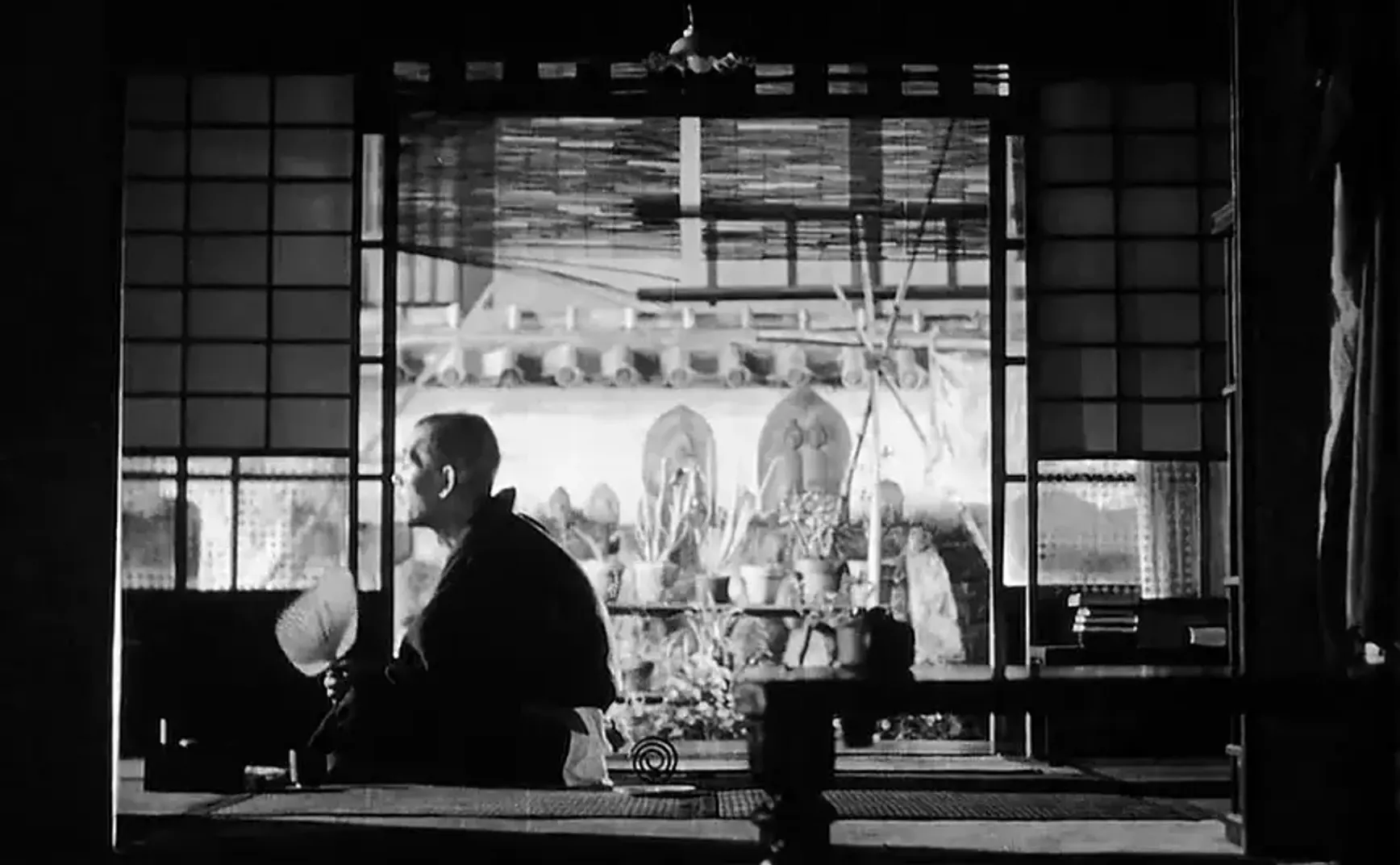 65. 秋，吃柿饼，落日红彤彤。