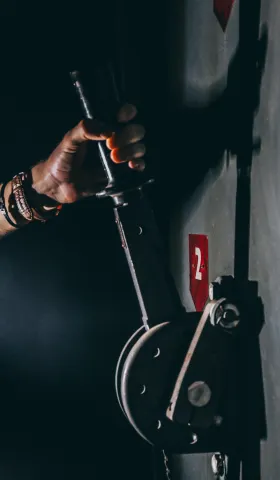 《猫的伏击》第10章：罗盘第二针：“杠杆”