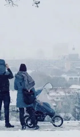 发出一点微光