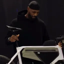 # 014 詹姆斯晒出定制canyon