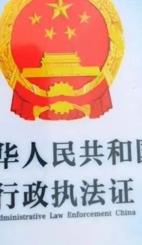 防城港亮证女事件通报回避了五大问题，急需提级调查！