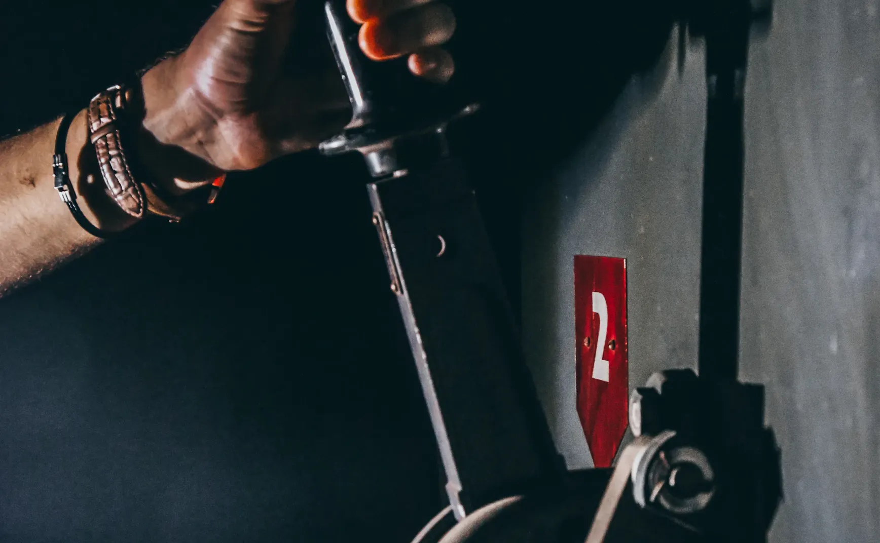 《猫的伏击》第10章：罗盘第二针：“杠杆”