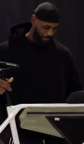 # 014 詹姆斯晒出定制canyon