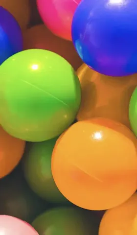 世界是黑白的，而人类是彩色的