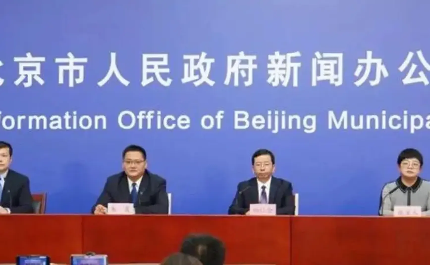北京向防疫误伤者道歉，成都查密接看时空伴随