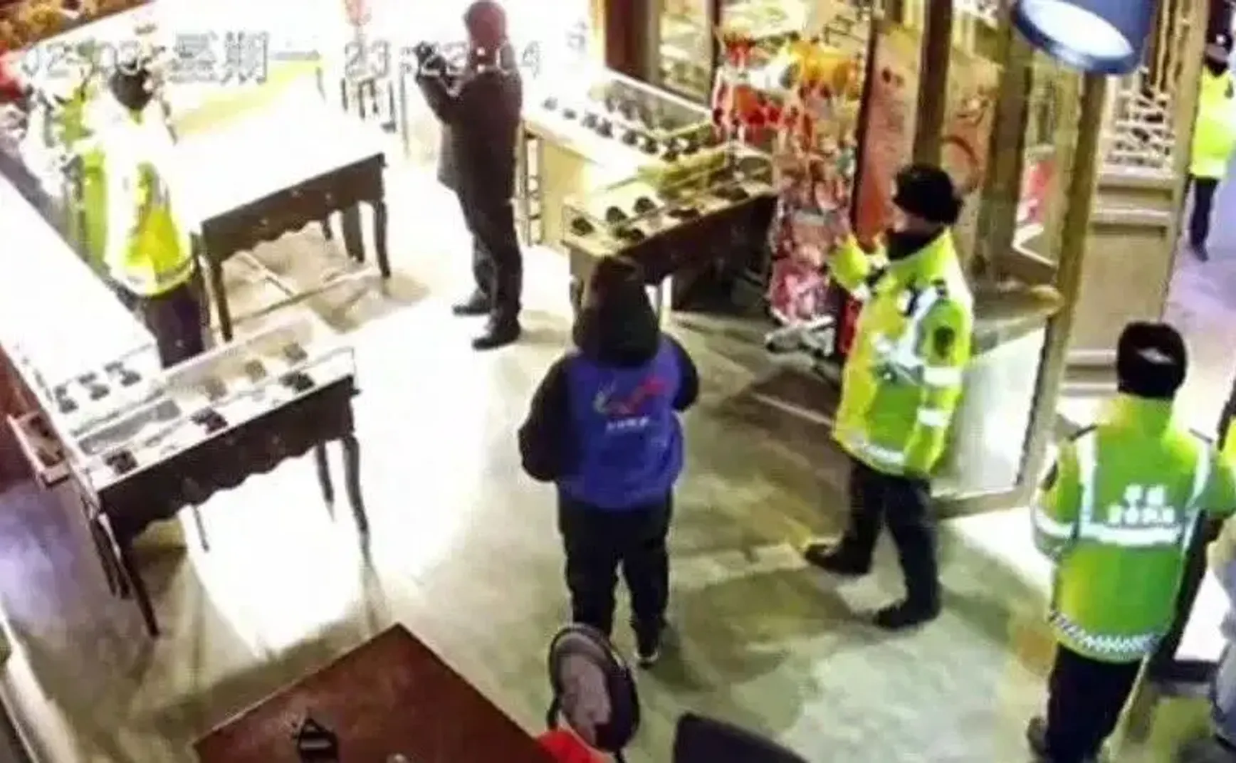 大同撬锁点灯的违法行为，光道歉是远远不够的