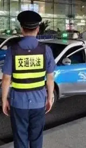 我一直以为上海浦东是市场经济呢……