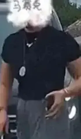 奔驰女从故宫开到防城港，耍特权的初心不改