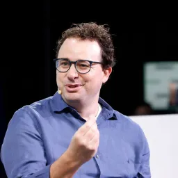 美国 AI 明星何以从百度员工成为封锁中国的地缘政治玩家？