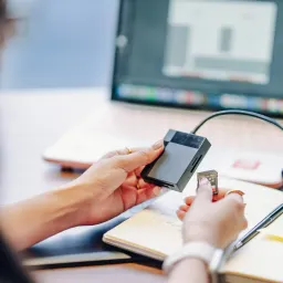 比实物更难清理的是电子垃圾