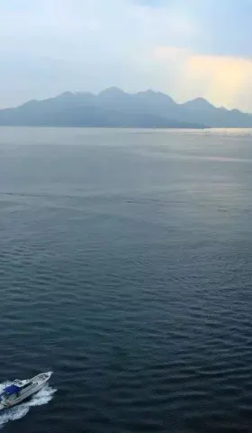 离喧嚣的社交媒体远点，离真实生活就近点