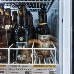 我脑袋里的怪东西 28 - 广州啤酒吧：不再高级的士多