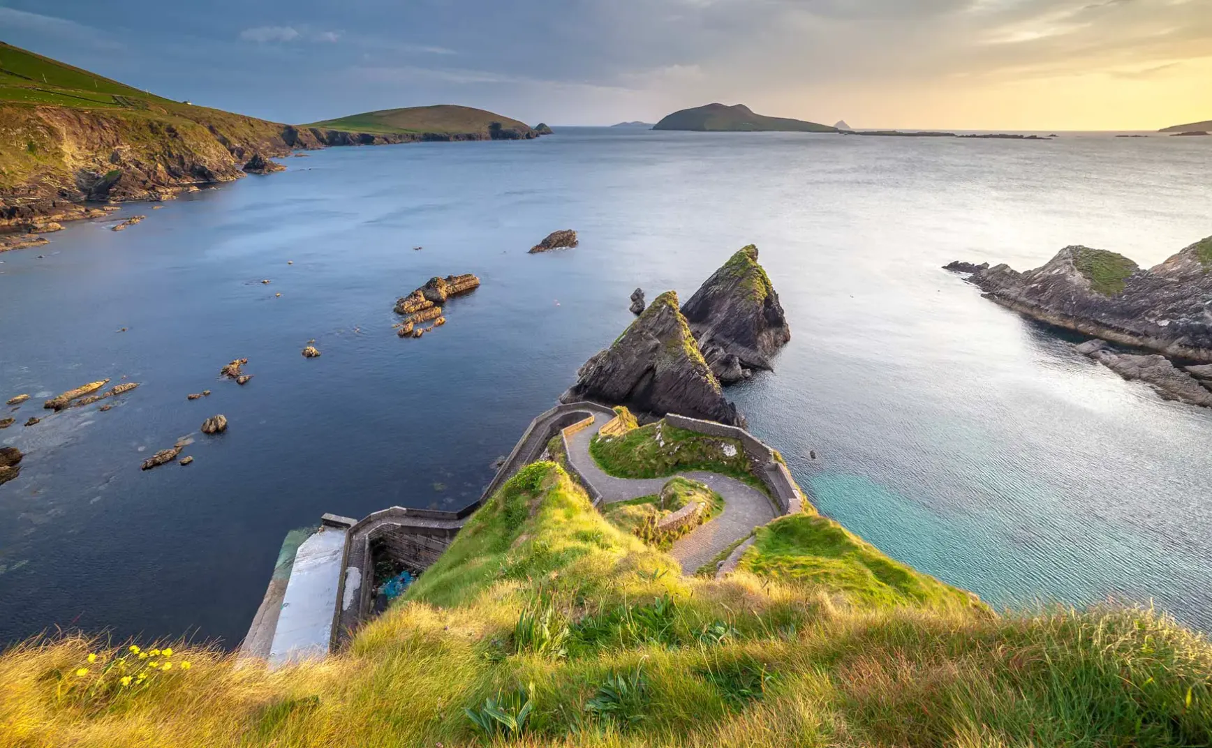 9月18日 | 加沙危机加剧欧盟制裁以色列；国内人才补贴承压，北大副校长被查