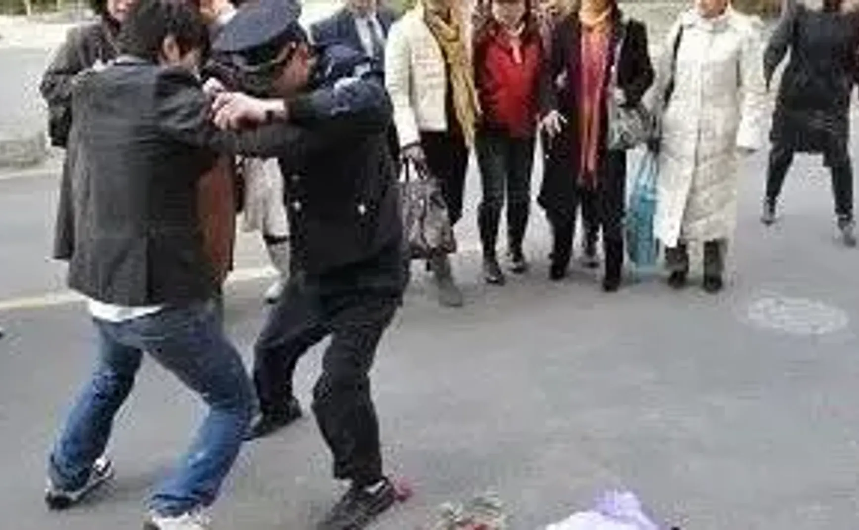 如果你觉得小区不好，你就去应聘保安