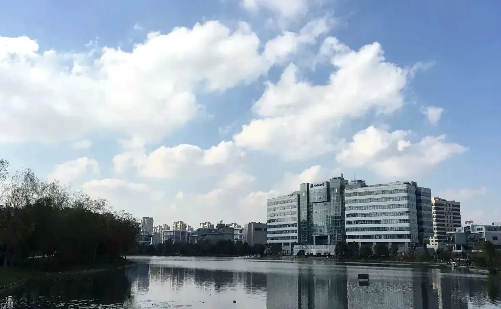 天正高，歌正长