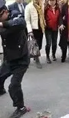 如果你觉得小区不好，你就去应聘保安