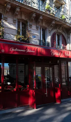 零成本，假装自己是网飞剧主角