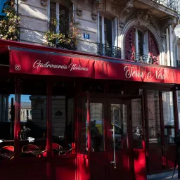 零成本，假装自己是网飞剧主角