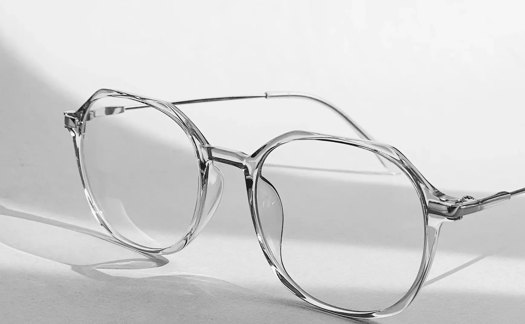 近视控制框架镜的演进：一项科学、临床与市场分析报告