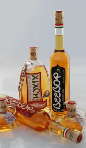 Mezbor - Hungarian Mead: 10/10 - Literally the best mead I've tried so far 